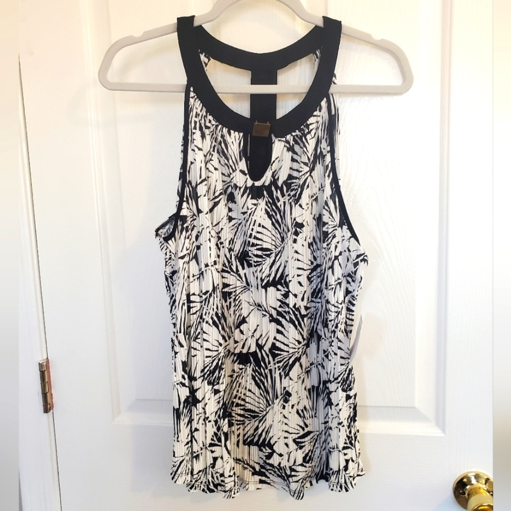 NWT Black and white flowy tank